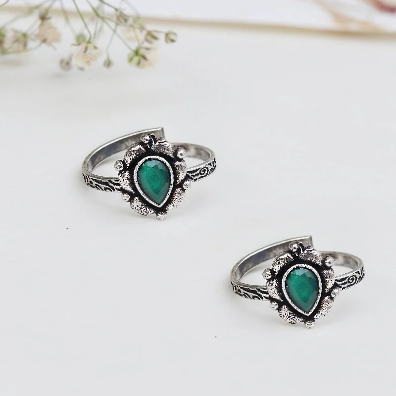 Rings with vintage-inspired emerald for luxury -Teejh Aria Green Stone Silver Oxidised Toe Rings