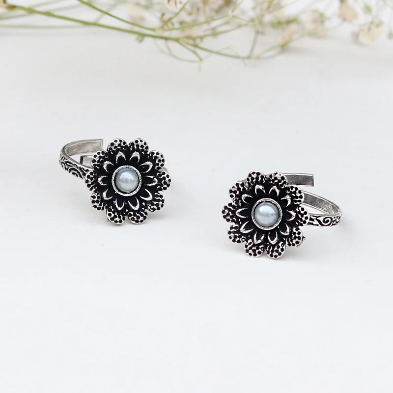 Rings with floral amethyst for romantic touch -Teejh Tishya White Stone Silver Oxidised Toe Rings