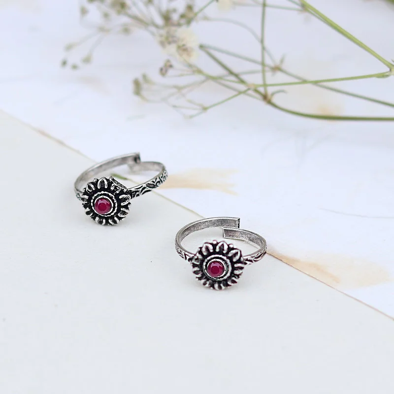 Rings with sleek black agate for edge -Teejh Kaina Red Stone Silver Oxidised Toe Rings